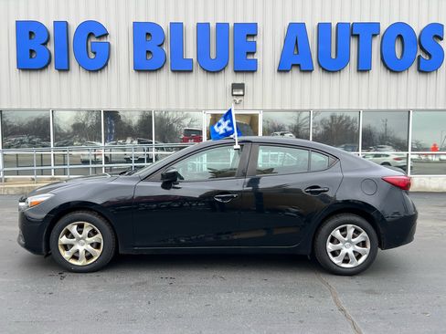 Used 2018 MAZDA MAZDA3 Sport image 2