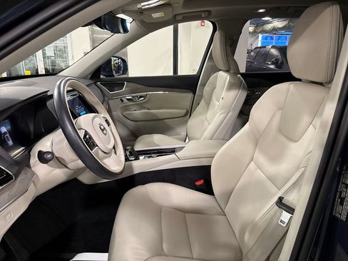 Certified 2025 Volvo XC90 B6 Plus AWD/4WD image 10