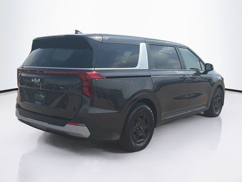 Used 2026 Kia Carnival FWD image 9