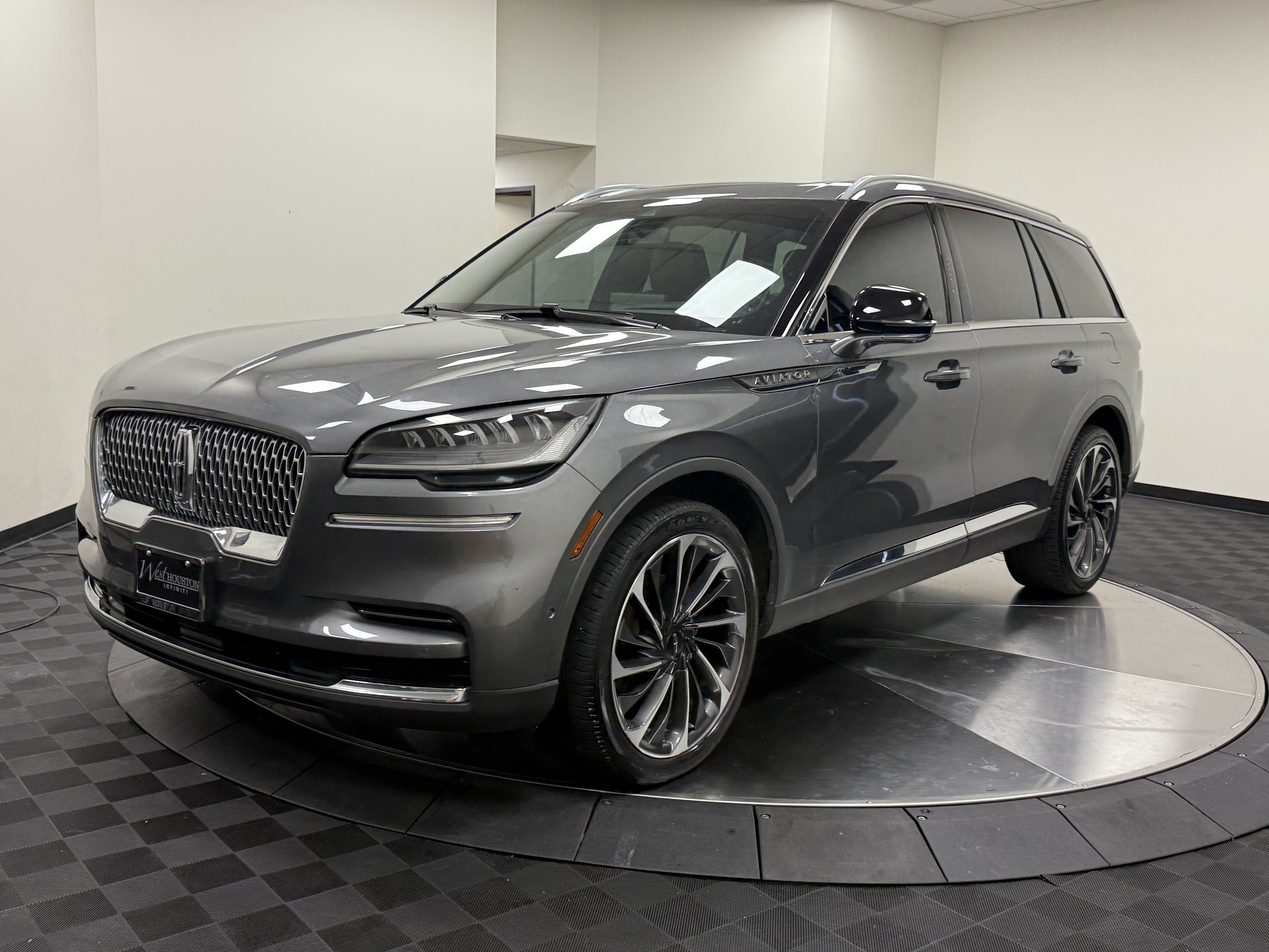 Used 2023 Lincoln Aviator Reserve w/ Equipment Group 201A AWD/4WD image 3
