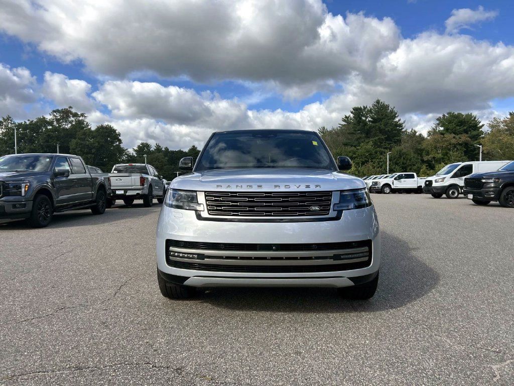 Used 2025 Land Rover Range Rover SE AWD/4WD image 8