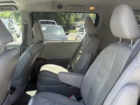 Used 2013 Toyota Sienna XLE AWD/4WD image 10