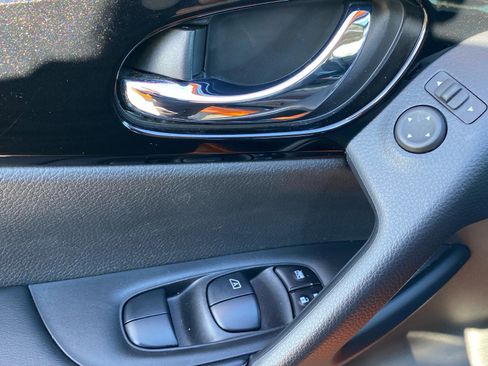 Used 2021 Nissan Rogue Sport SV image 18