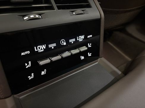 Used 2025 Porsche Panamera 4 image 38