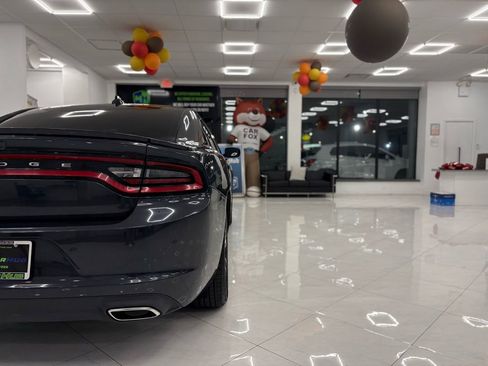 Used 2019 Dodge Charger SXT w/ Plus Group image 14