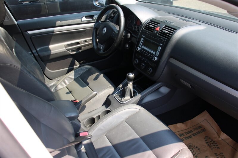 Used 2009 Volkswagen Jetta SEL FWD image 14