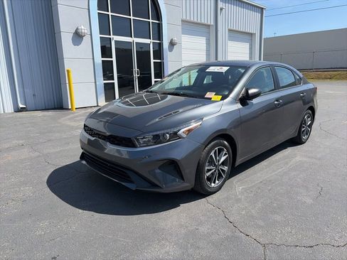 Used 2023 Kia Forte LXS image 3
