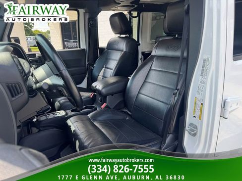 Used 2012 Jeep Wrangler Unlimited Sahara AWD/4WD image 10