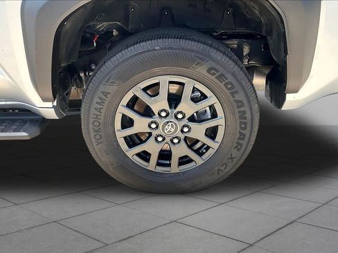 Used 2025 Toyota 4Runner SR5 AWD/4WD image 11
