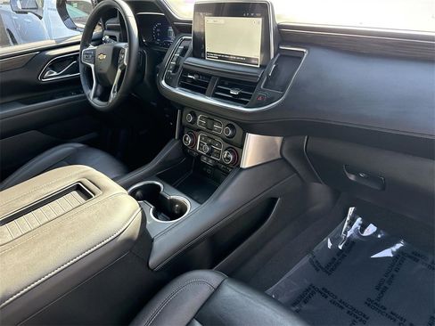 Used 2024 Chevrolet Suburban LT image 27