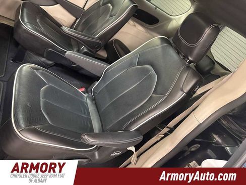 Used 2023 Chrysler Pacifica Limited image 24