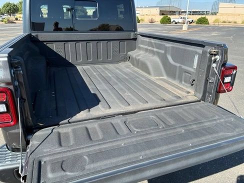 Used 2023 Jeep Gladiator Rubicon w/ LED Lighting Group AWD/4WD image 11