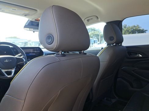 Used 2025 Chevrolet Trax ACTIV FWD image 9