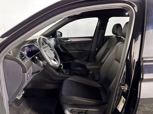 Used 2023 Volkswagen Tiguan SE R-Line image 11