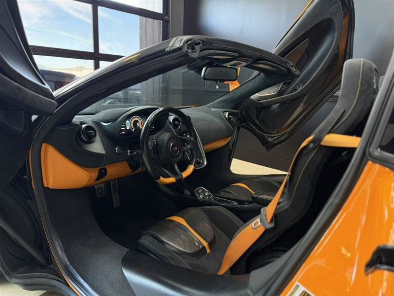 Used 2018 McLaren 570S Spider RWD image 12