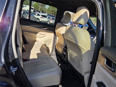 Used 2023 Jeep Grand Cherokee Limited image 14