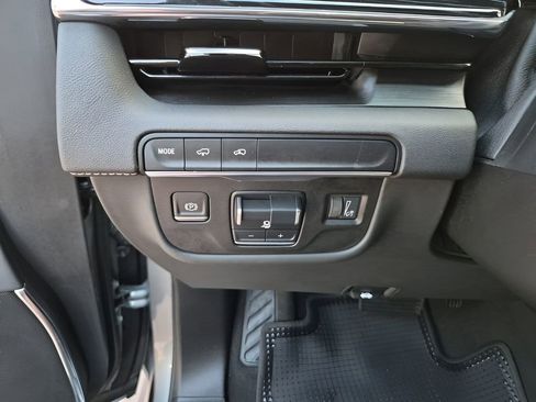 Used 2023 Cadillac Escalade Sport w/ Touring Package image 32