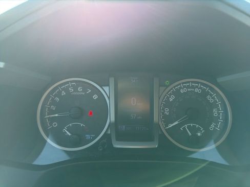 Used 2018 Toyota Tacoma SR5 w/ SR5 Appearance Package (SM) image 10