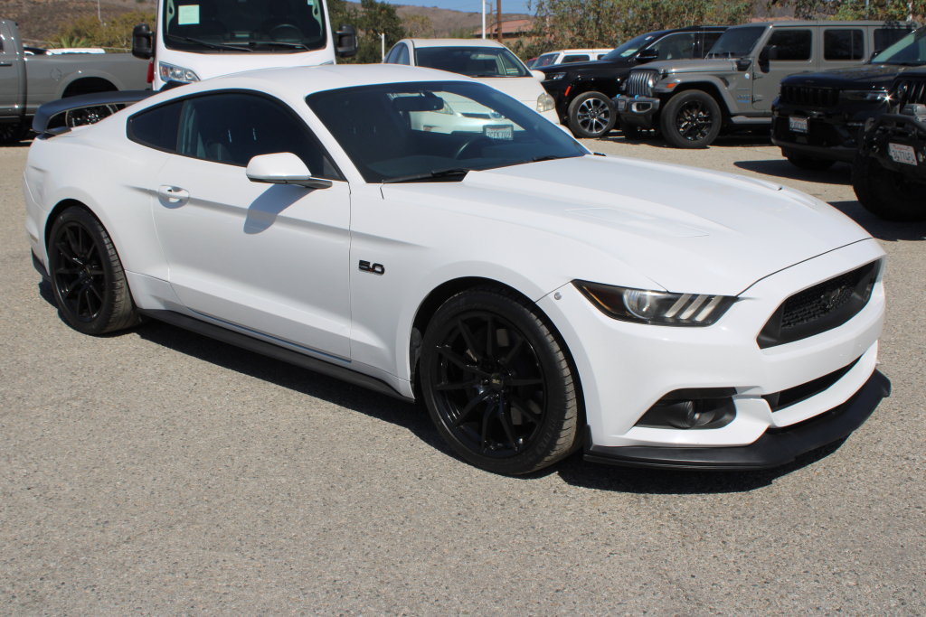 Used 2017 Ford Mustang GT w/ Black Accent Package RWD image 3