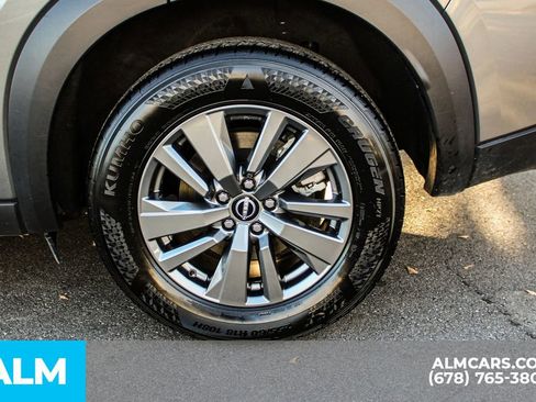 Used 2025 Nissan Pathfinder SV image 15