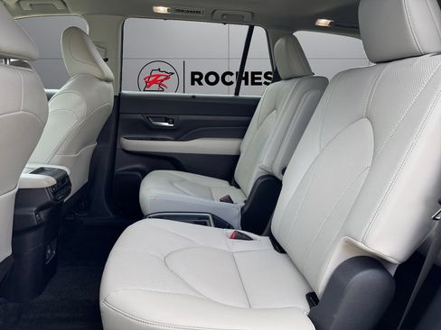 Certified 2024 Toyota Grand Highlander AWD image 18