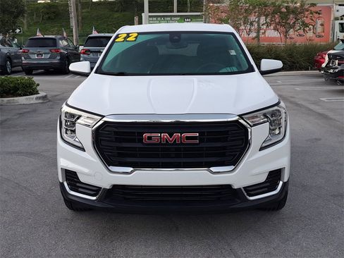 Used 2022 GMC Terrain SLE image 2