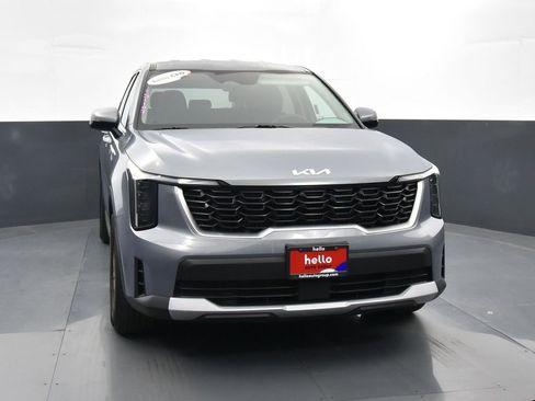 Used 2025 Kia Sorento LX image 3