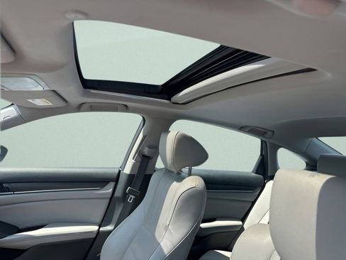 Used 2019 Honda Accord Touring image 14
