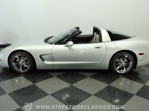 Used 1998 Chevrolet Corvette Coupe w/ Roof Pkg image 2