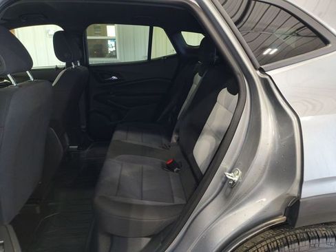 Used 2025 Chevrolet Trax RS FWD image 22