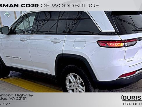 Used 2023 Jeep Grand Cherokee Laredo w/ Luxury Tech Group I AWD/4WD image 3