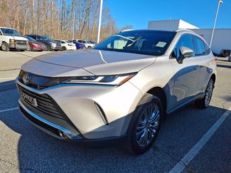 Used 2023 Toyota Venza XLE video 2