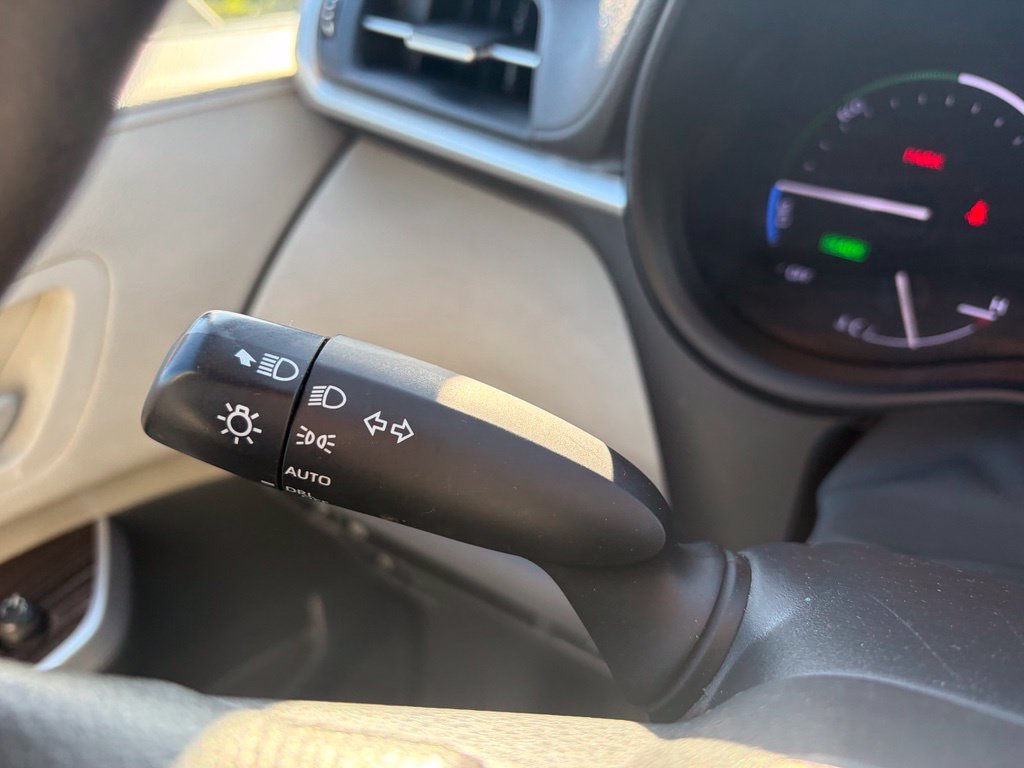 Used 2023 Toyota Sienna LE FWD image 42