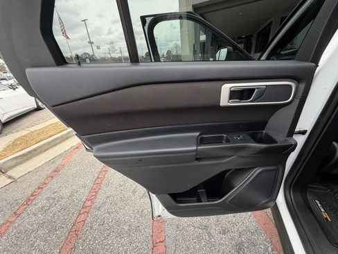 Used 2020 Ford Explorer XLT image 15