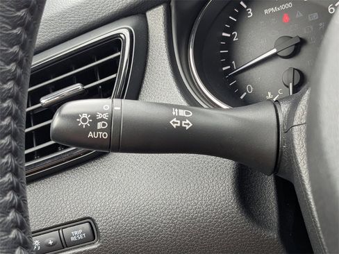 Used 2020 Nissan Rogue SV image 31