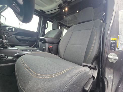 Used 2024 Jeep Wrangler Unlimited image 18