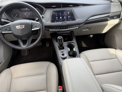 Used 2023 Cadillac XT4 Premium Luxury image 15