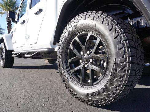 Used 2022 Jeep Gladiator Sport image 6
