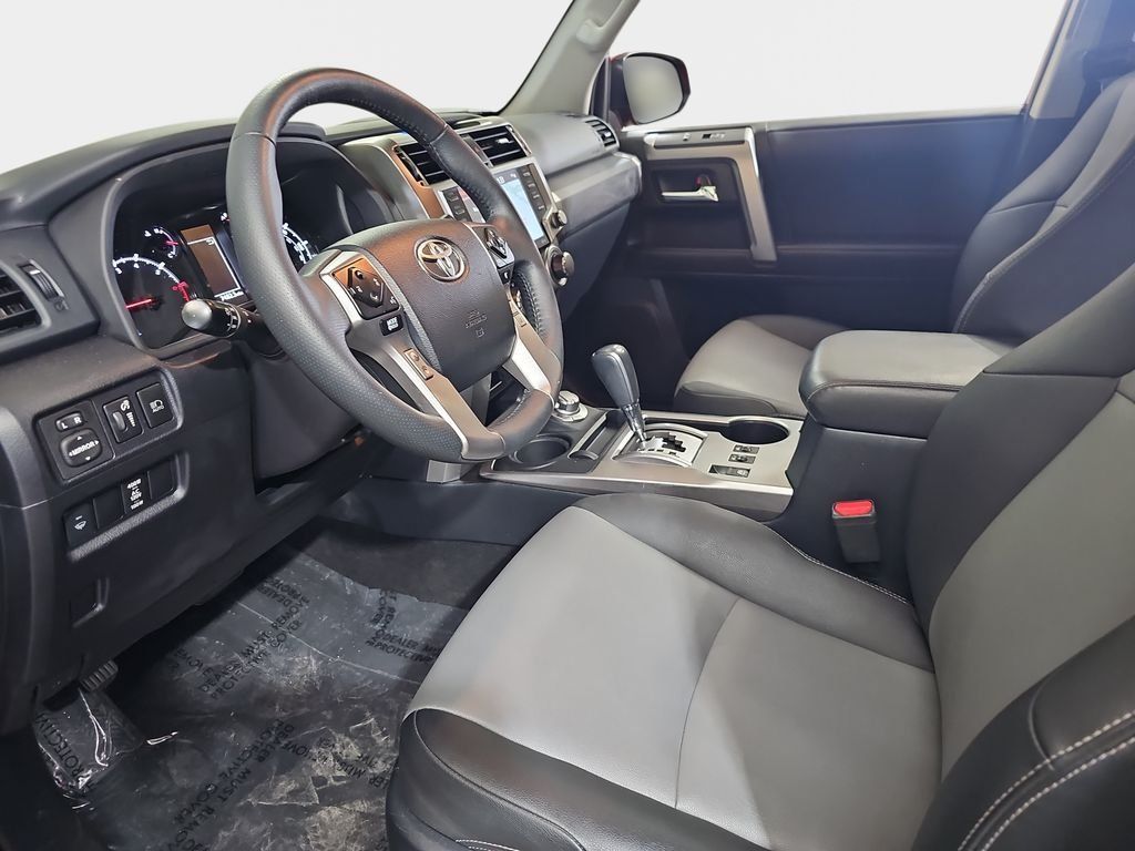 Used 2020 Toyota 4Runner SR5 Premium w/ Moonroof Package AWD/4WD image 18