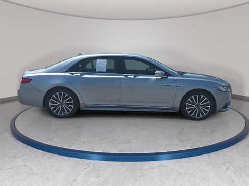 Used 2020 Lincoln Continental w/ Premium Package FWD image 4