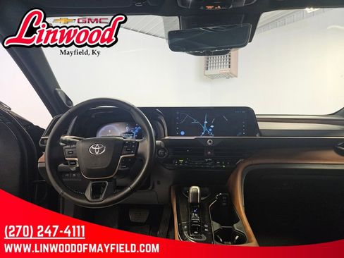Used 2025 Toyota Crown Signia w/ Advanced Technology Package AWD/4WD image 17