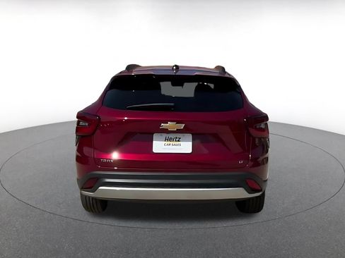 Used 2025 Chevrolet Trax LT w/ LT Convenience Package FWD image 12