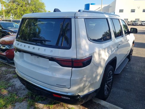 Used 2024 Jeep Wagoneer Series II AWD/4WD image 10