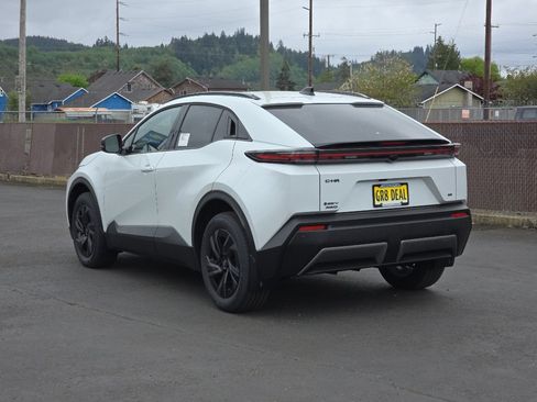 New 2026 Toyota C-HR AWD/4WD image 4