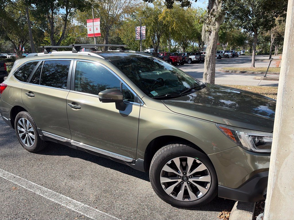 Used 2018 Subaru Outback 3.6R Touring w/ Popular Package #3 AWD/4WD image 2