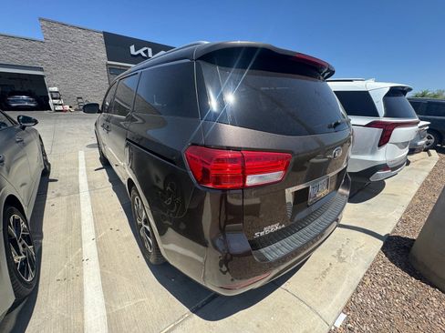 Used 2016 Kia Sedona SX FWD image 4
