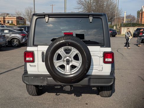 Used 2022 Jeep Wrangler Unlimited Sport image 4