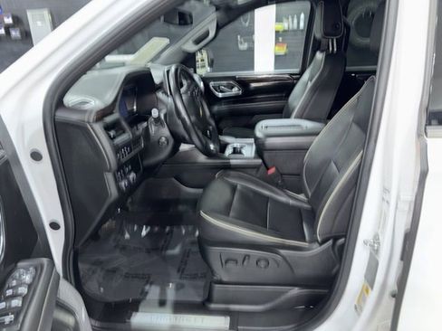 Used 2023 Chevrolet Suburban Premier image 11