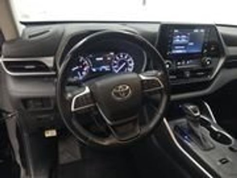 Used 2022 Toyota Highlander XLE image 8