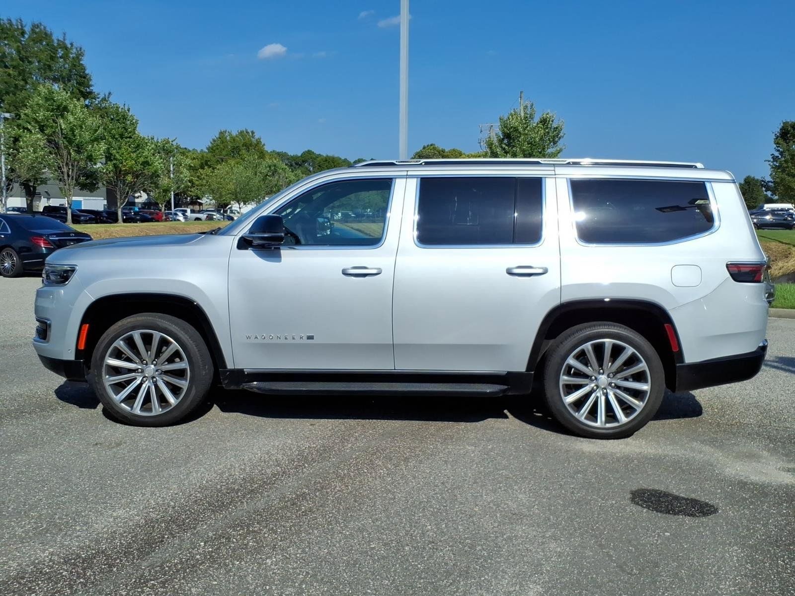 Used 2023 Jeep Wagoneer Series II AWD/4WD image 3